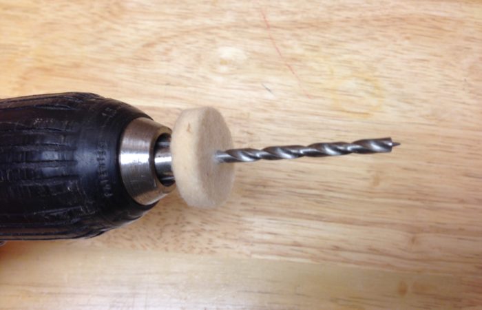 felt-pad-prevents-wood-dents-when-drilling