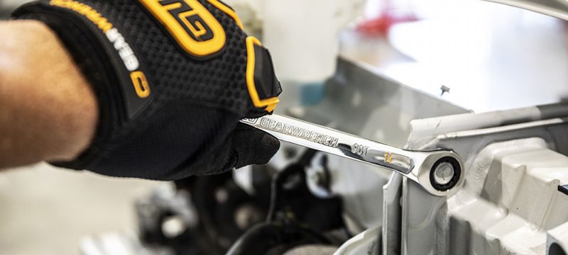 A mechanic uses a GEARWRENCH 90-tooth ratcheting wrench to tighten a bolt.