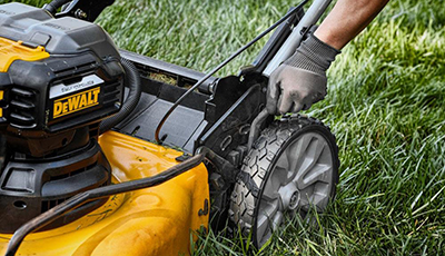 The cutting height is adjusted on a DEWALT 2x20V MAX XR Cordless Lawn Mower.