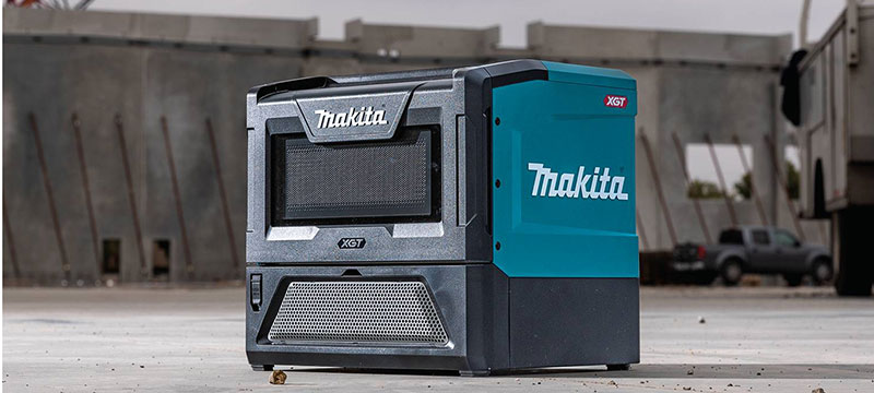Makita 40v xgt microwave on a jobsite