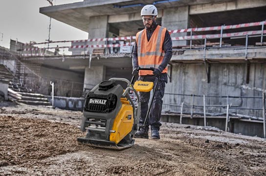 dewalt-powershift-forward-plate-compactor-kit